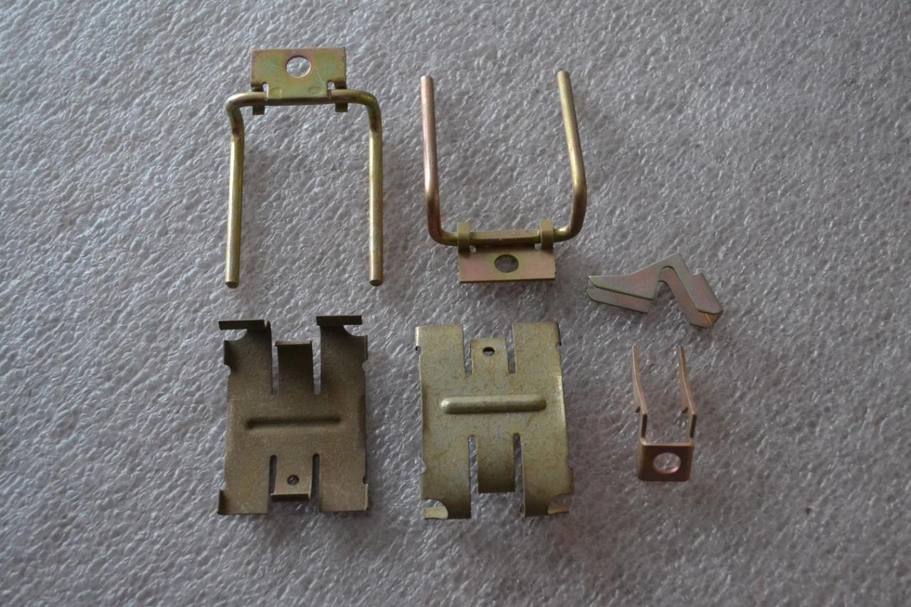 Kit fixation plaquettes AR PEUGEOT 504 505 604 LesAnciennes.com