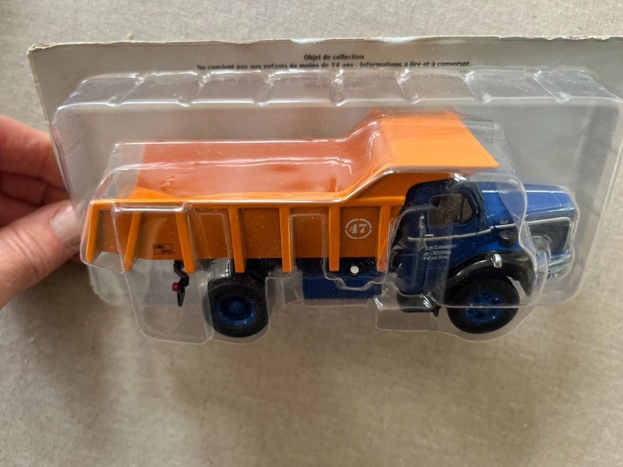 Berliet GLM. Camion Bleu benne MINIATURE LesAnciennes.com