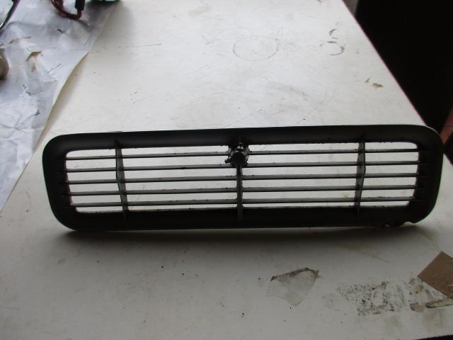 Grille sous parebrise Citroen SM LesAnciennes.com