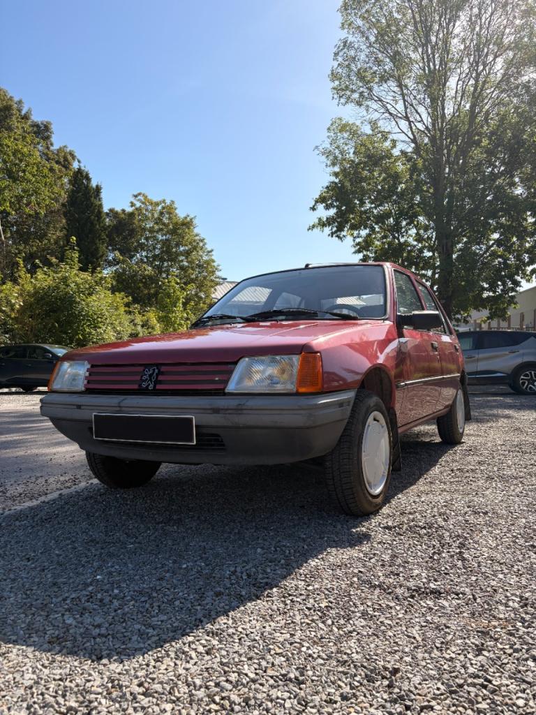 PEUGEOT 205 GR 1.1 essence - 1990 LesAnciennes.com