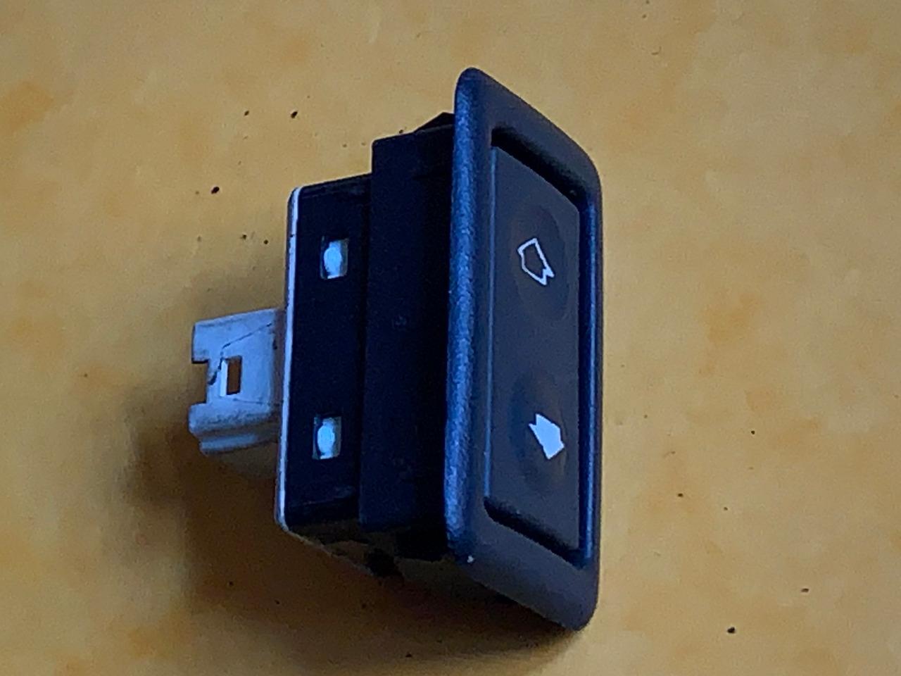 Interrupteur leve vitre BMW E36- 61.31.1.387.388 LesAnciennes.com