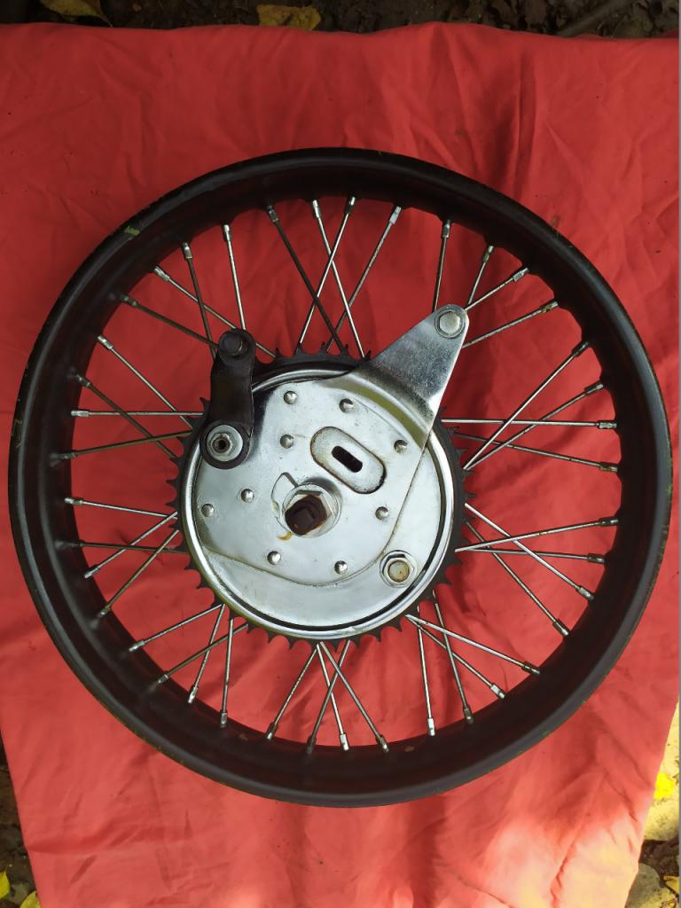 Roue arrière complète BSA 500 M20 WDM20 M21 M22 LesAnciennes.com