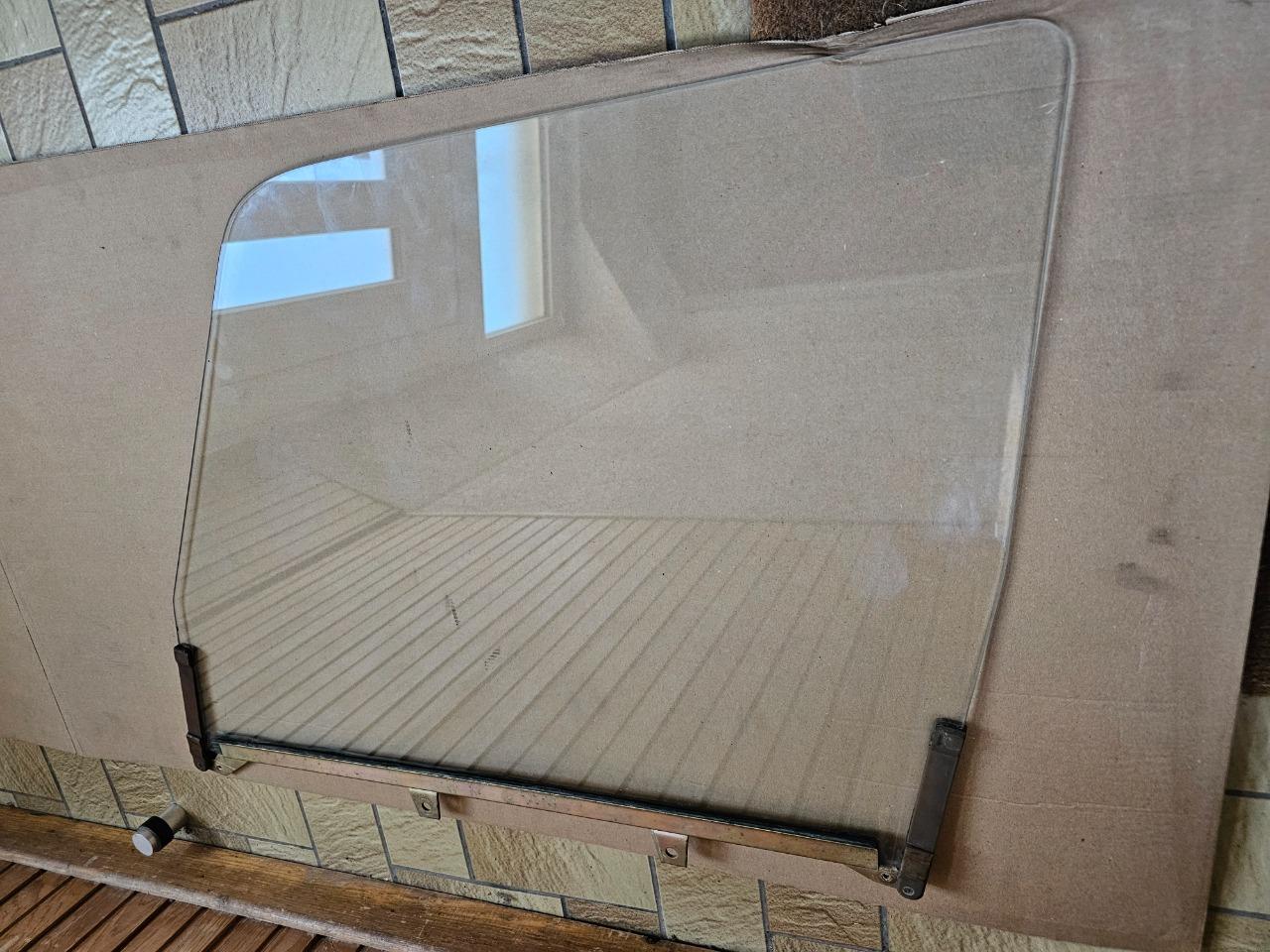 Vitre CITROEN DS LesAnciennes.com