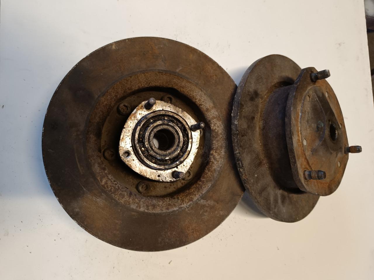 Moyeux avant et disque LesAnciennes.com