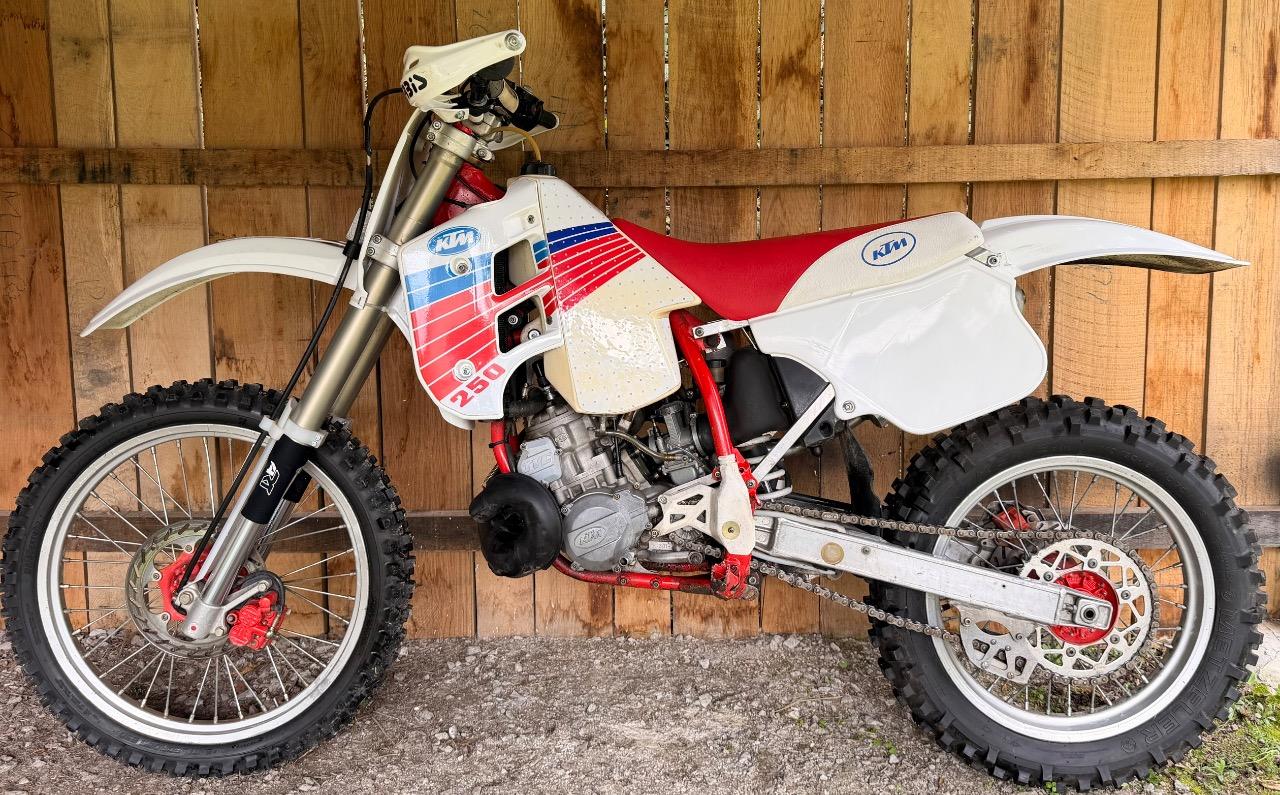 KTM GS 250 Enduro - 1990 LesAnciennes.com