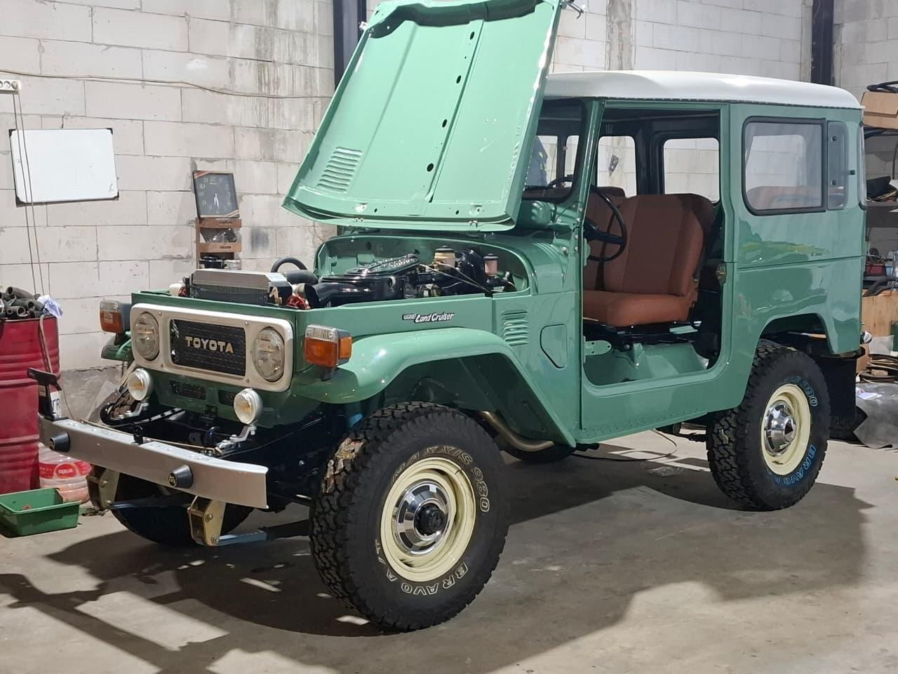 TOYOTA Land Cruiser FJ Hardtop - 1981 LesAnciennes.com