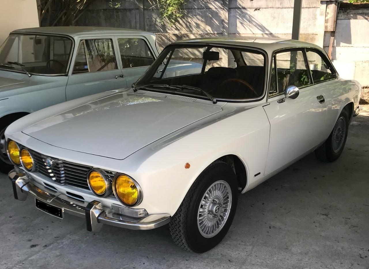 ALFA ROMEO 2000 GT Bertone OR+ - 1972 LesAnciennes.com