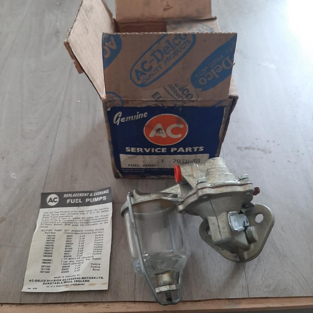 Pompe a essence ac 7971038 pony perkins LesAnciennes.com