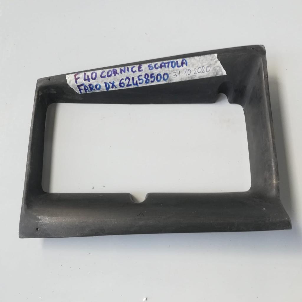 Cache de phare droit pour Ferrari F40 LesAnciennes.com