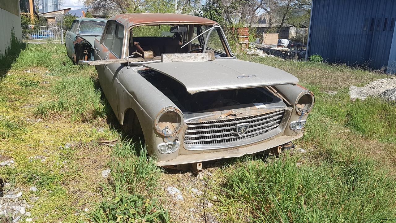 Pièces PEUGEOT 404 Injection SL Toit Ouvrant LesAnciennes.com