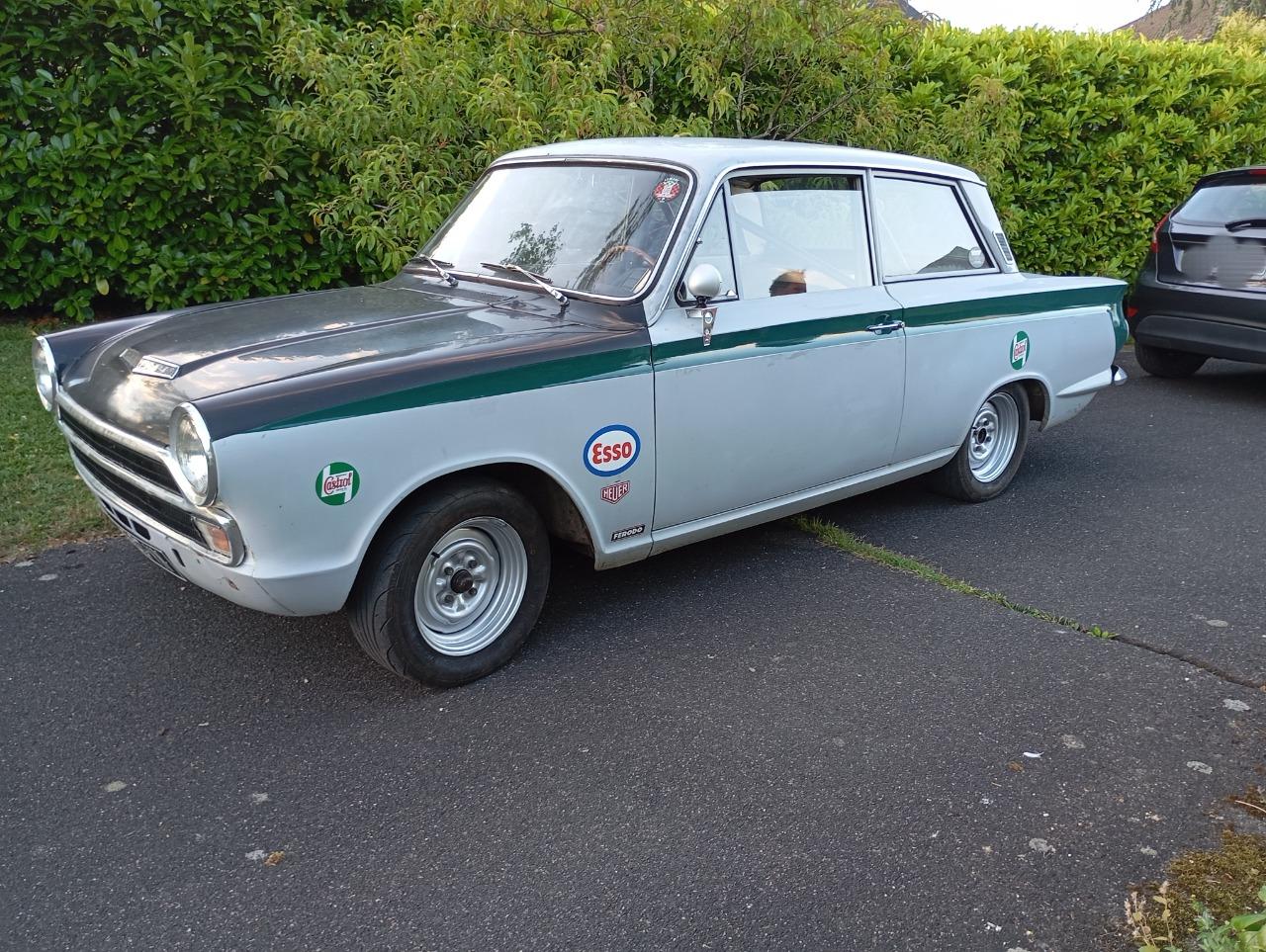 FORD Cortina - 1965 LesAnciennes.com