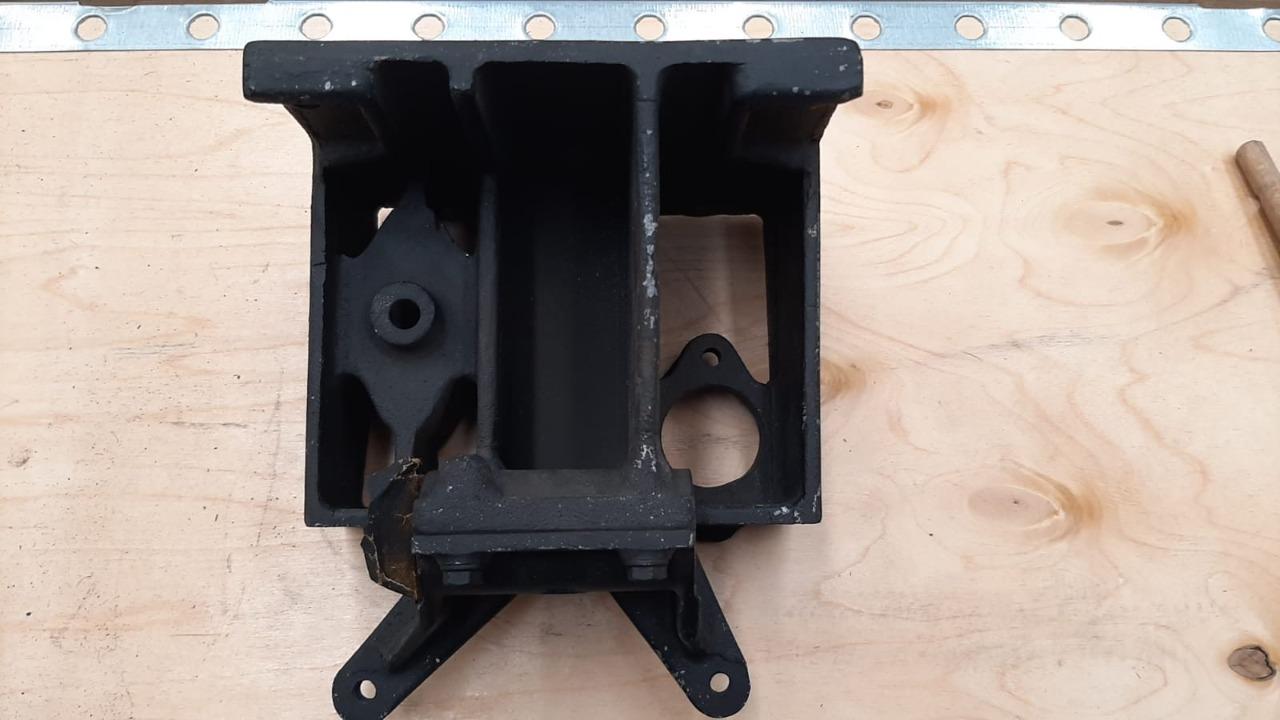 Support de pédale pour Maserati Khamsin LesAnciennes.com