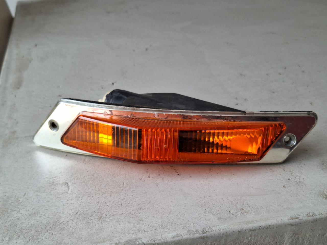 Clignotant avant droit Citroën DS LesAnciennes.com