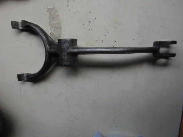 Fourche d' embrayage pour Maserati Bora LesAnciennes.com