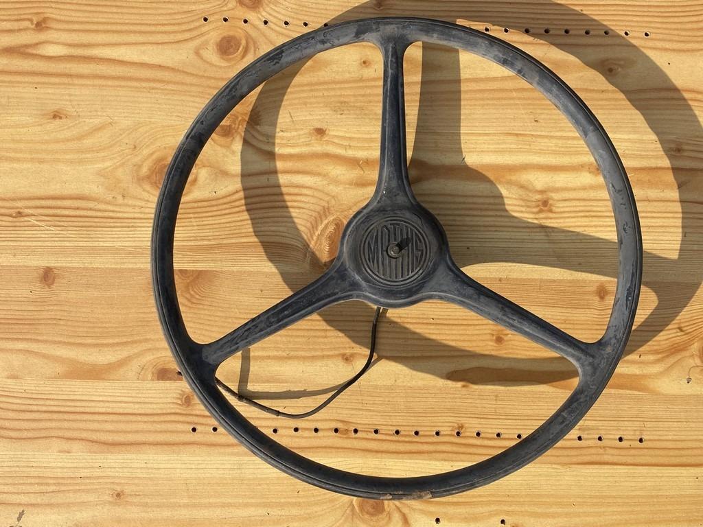 Volant de Mathis LesAnciennes.com