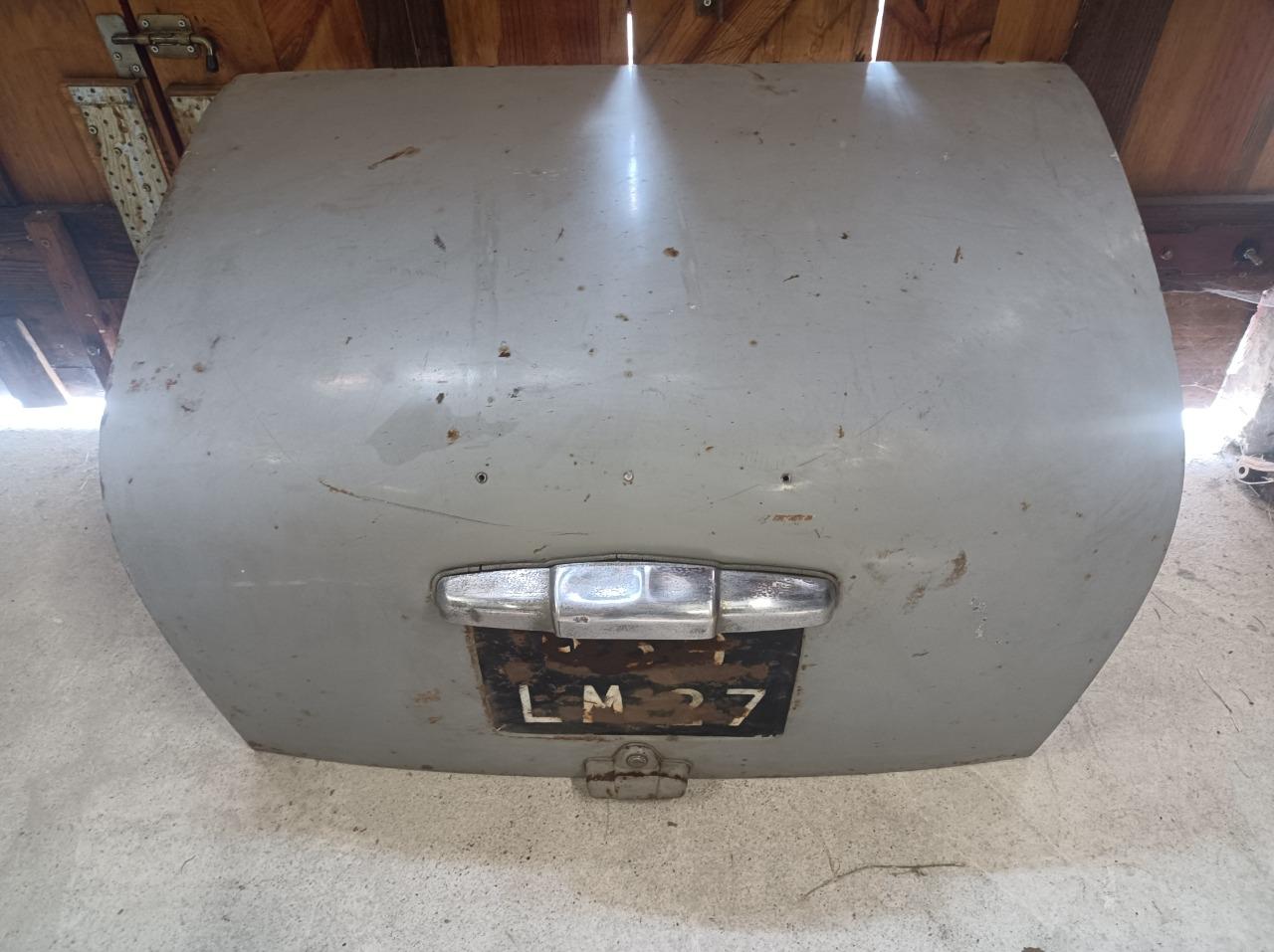 COFFRE PEUGEOT 403 LesAnciennes.com