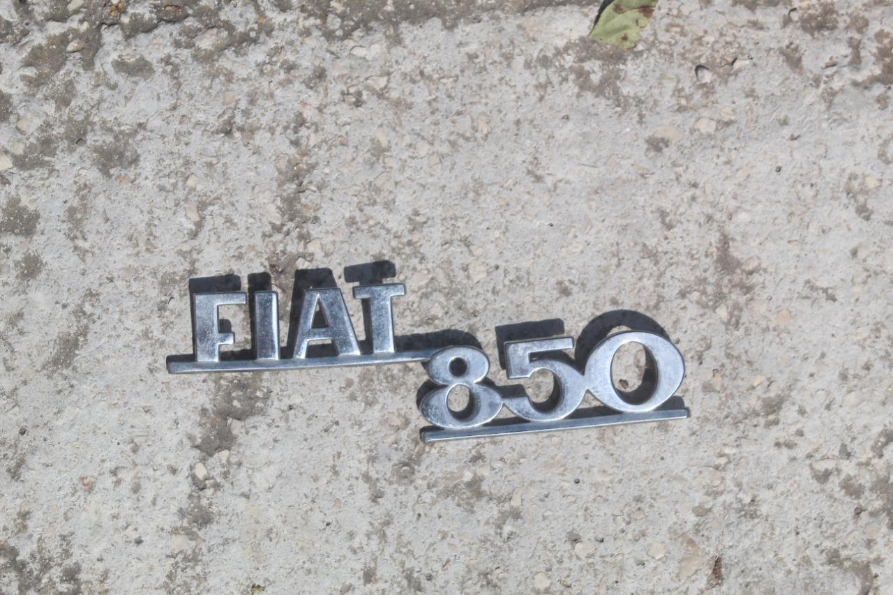 Logo FIAT 850 LesAnciennes.com