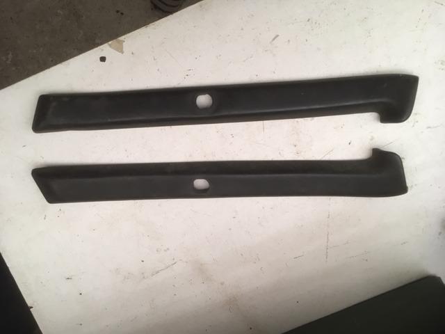 Garnitures int. entre vitre AV et AR VOLVO 1800 ES LesAnciennes.com