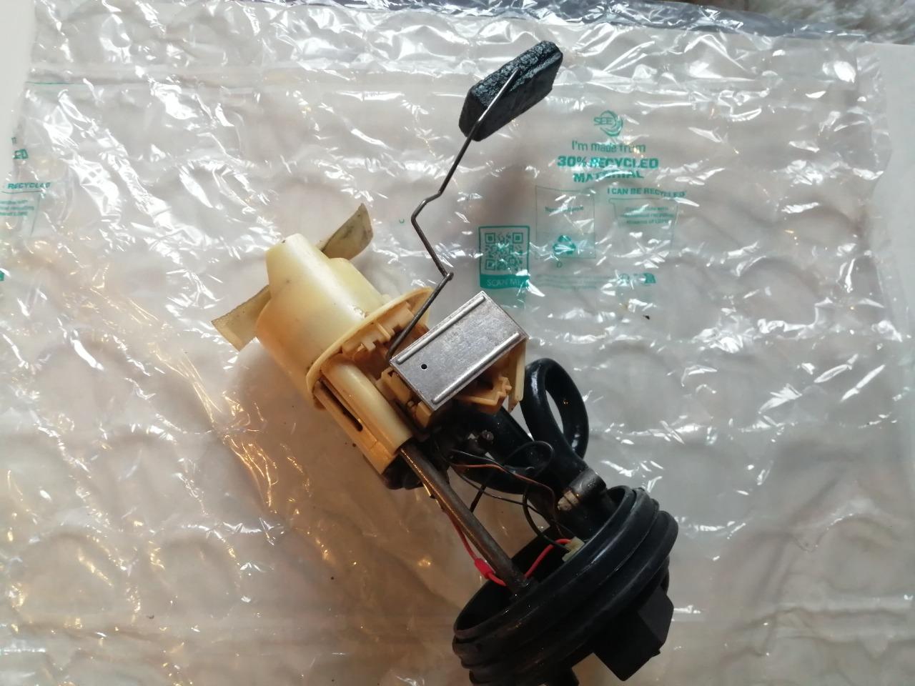 CITROEN XM pompe gavage essence injection / V6 LesAnciennes.com