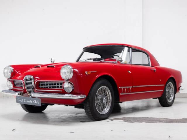 ALFA ROMEO 2000 Touring Spider - 1961 LesAnciennes.com