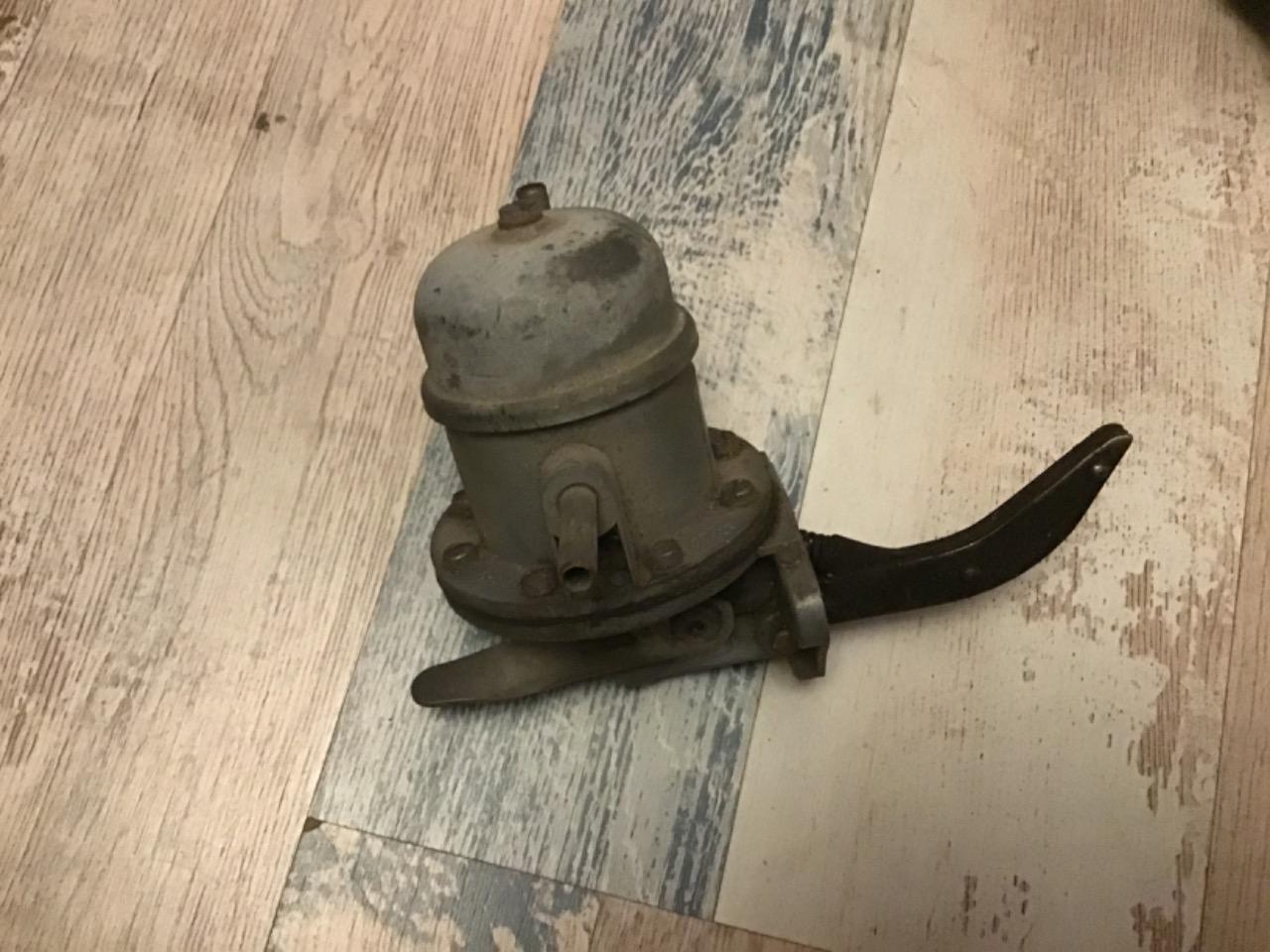 POMPE À ESSENCE SIMCA ARONDE LesAnciennes.com