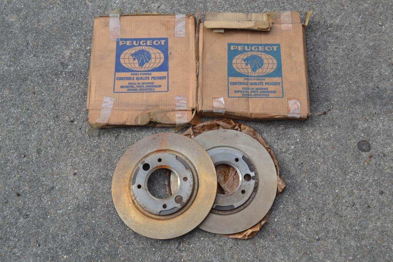 Paire disques de frein AV PEUGEOT 504, non ventilé LesAnciennes.com