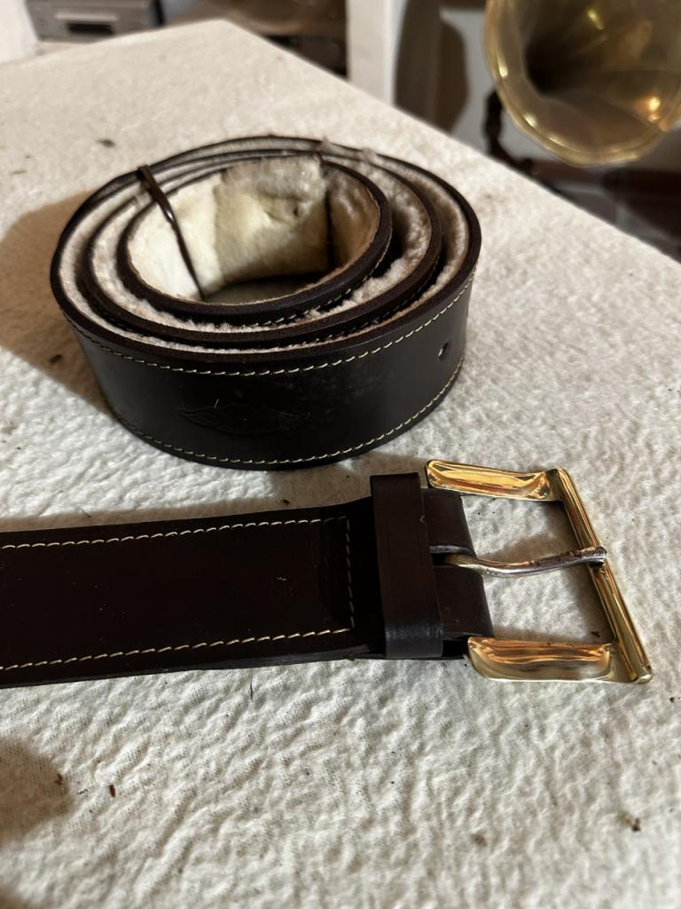 Ceinture de capot LesAnciennes.com