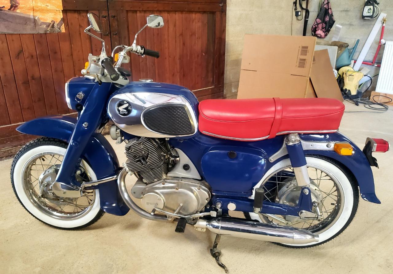 HONDA C77 - 1961 LesAnciennes.com