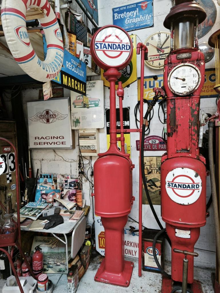 Pompe à essence STANDARD Gilbert & Barker LesAnciennes.com