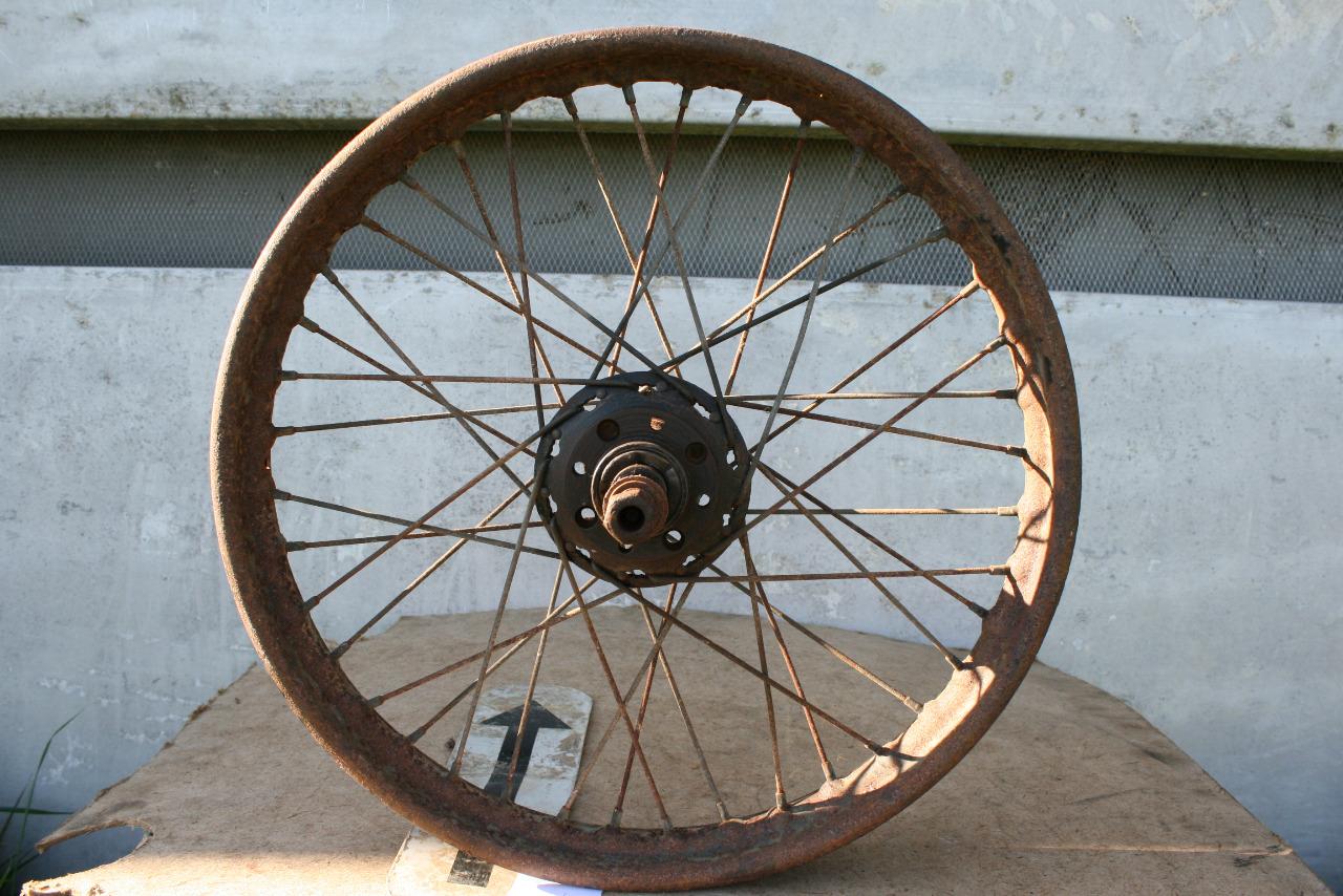 Roue moto 19" Norton Peugeot terrot monet goyon F LesAnciennes.com