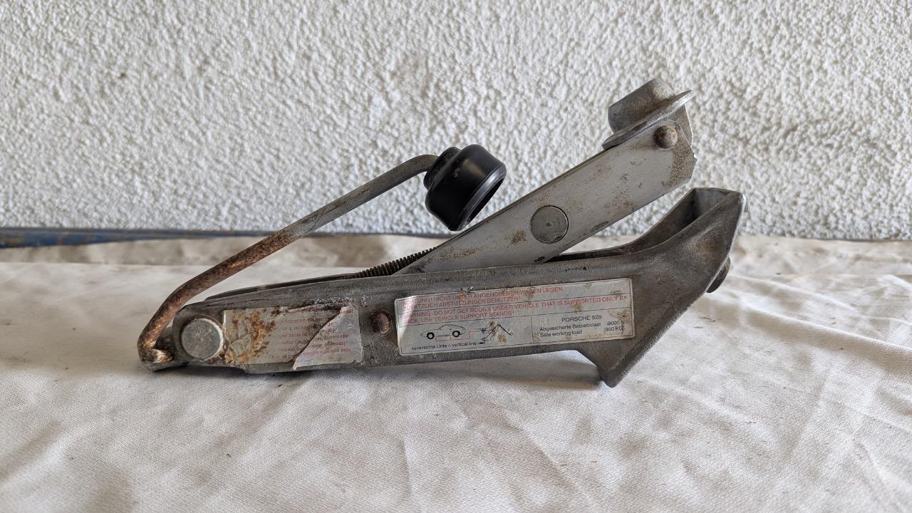 Cric de Porsche ancienne LesAnciennes.com