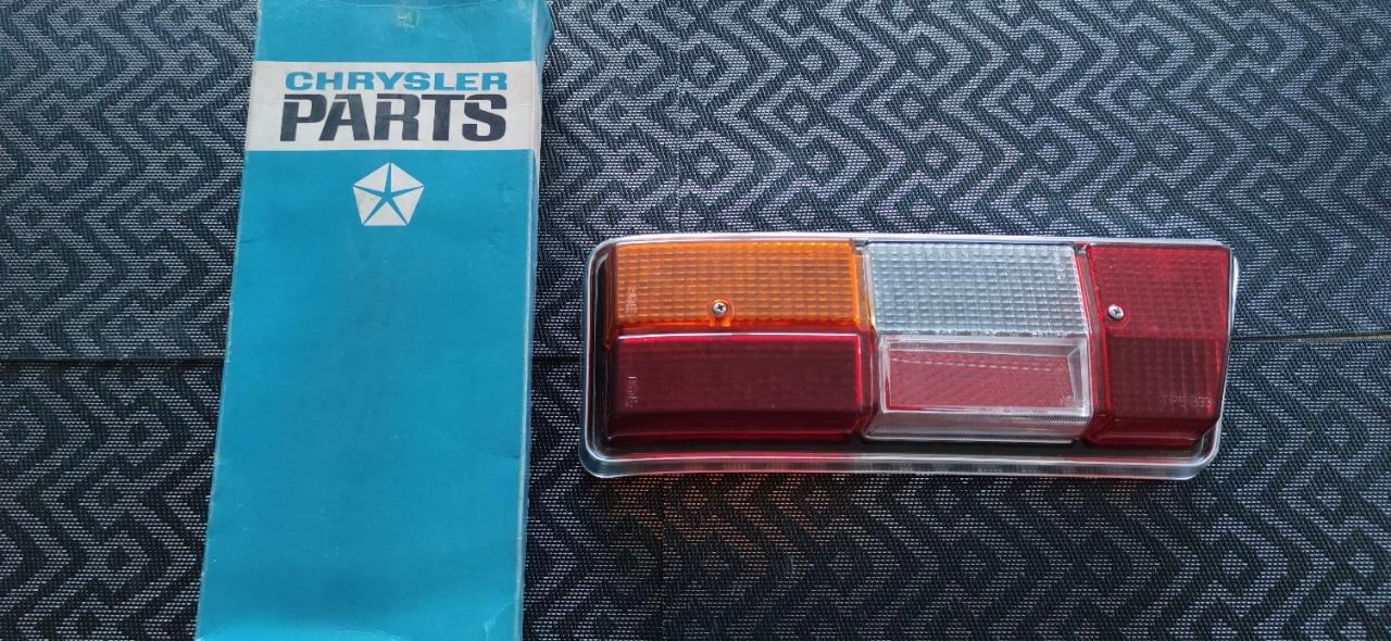 Cabochon feu arrière gauche AXO SIMCA 1100 série 2 LesAnciennes.com