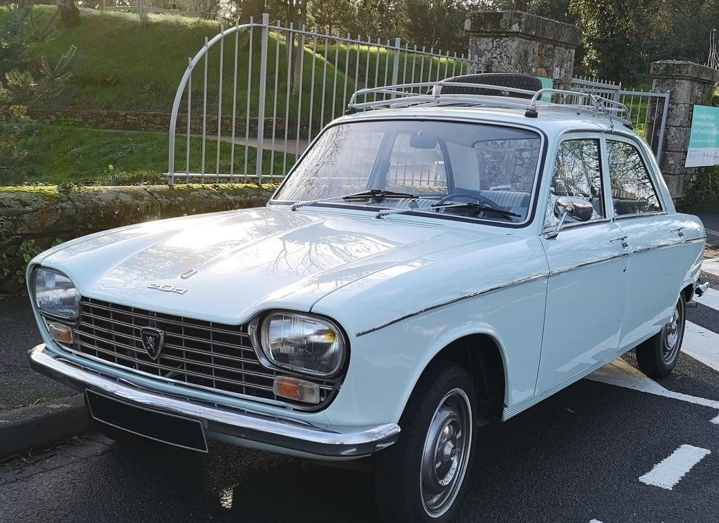 PEUGEOT 204 GL - 1968 LesAnciennes.com