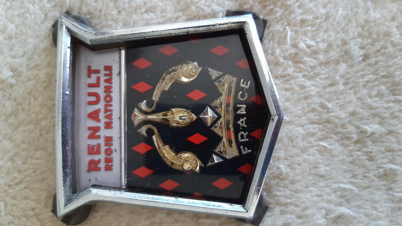 Plaque capot RENAULT Dauphine LesAnciennes.com