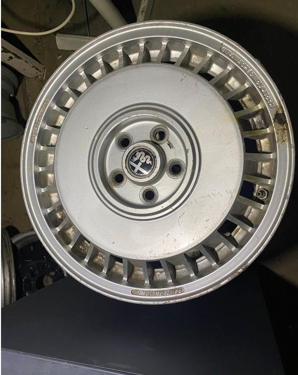 Lot de pièces ALFA ROMEO GTV6 LesAnciennes.com