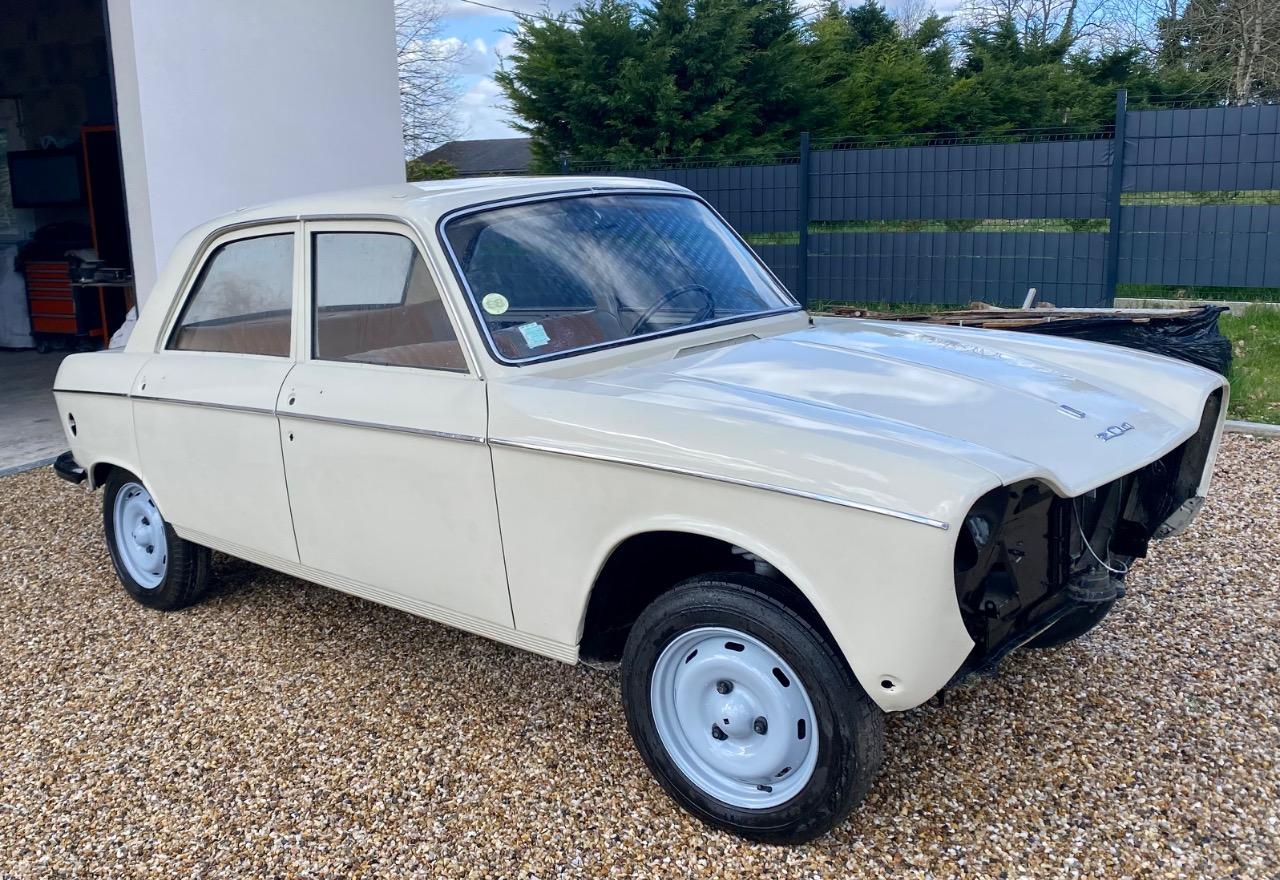 PEUGEOT 204 Berline - 1970 LesAnciennes.com