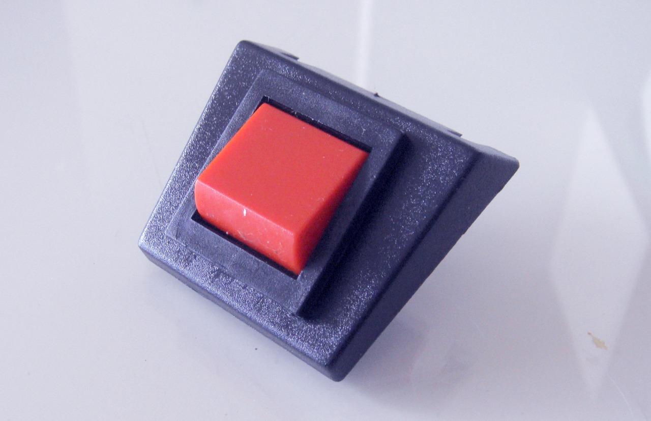 1 Interrupteur lumineux 12 Volts rouge LesAnciennes.com