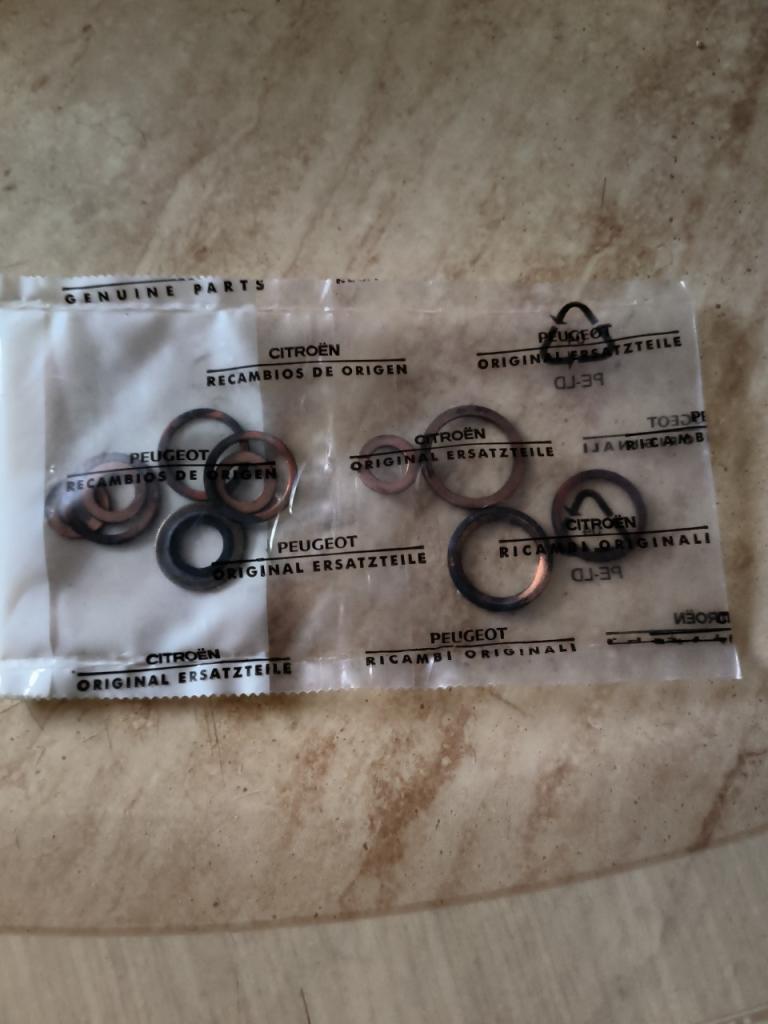 Lot de 11 joints cuivre d’étanchéité, neufs LesAnciennes.com