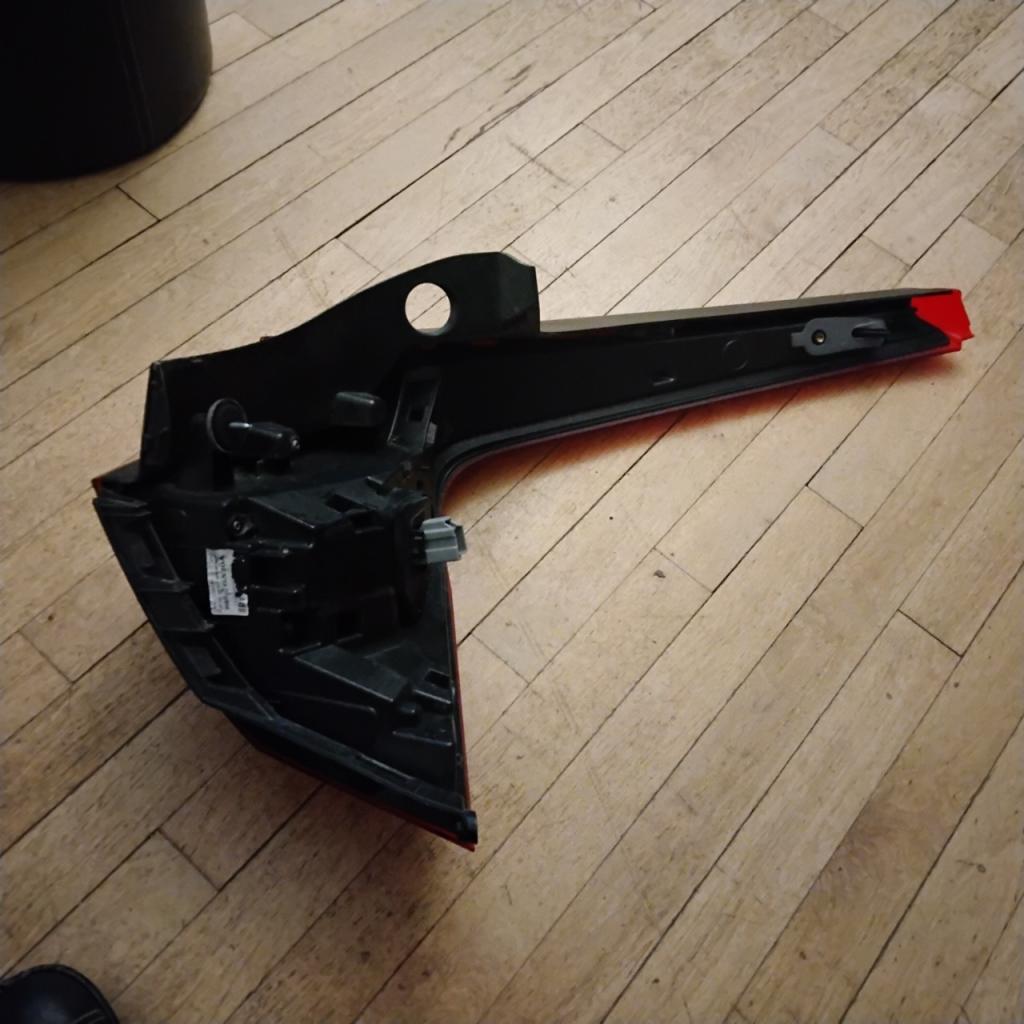 Feu VOLVO V90 break LesAnciennes.com