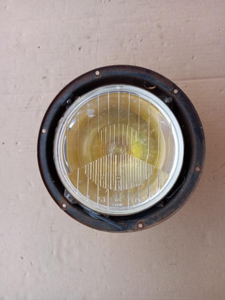 Phare RENAULT 4L LesAnciennes.com