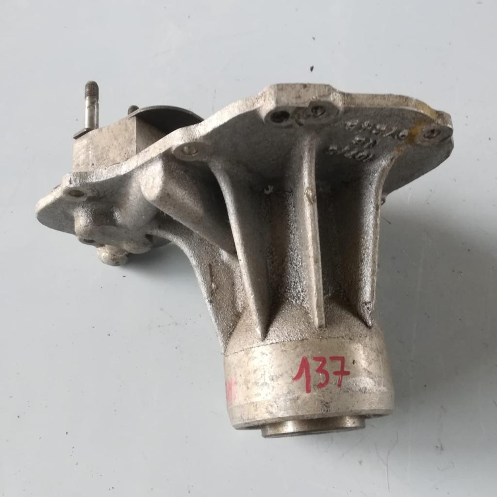 Cache avant pour bloc moteur Maserati Indy LesAnciennes.com