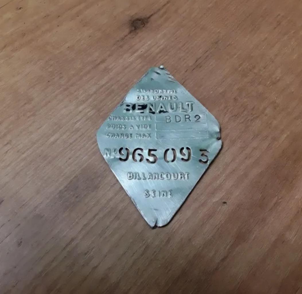 Plaque constructeur RENAULT Novaquatre BDR2 LesAnciennes.com