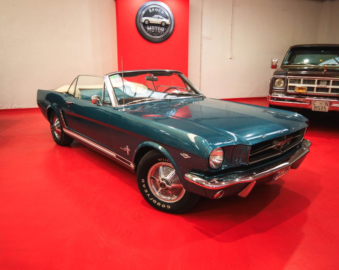 FORD Mustang Cabrio - 1965 LesAnciennes.com