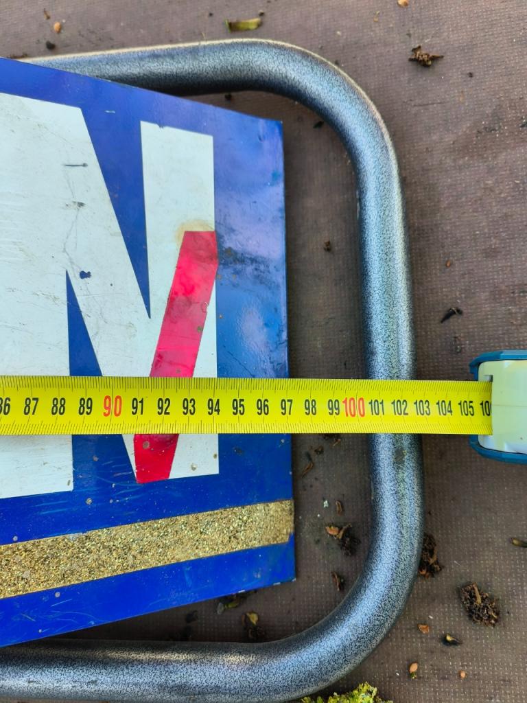 Panneau publicitaire vente automobile LesAnciennes.com