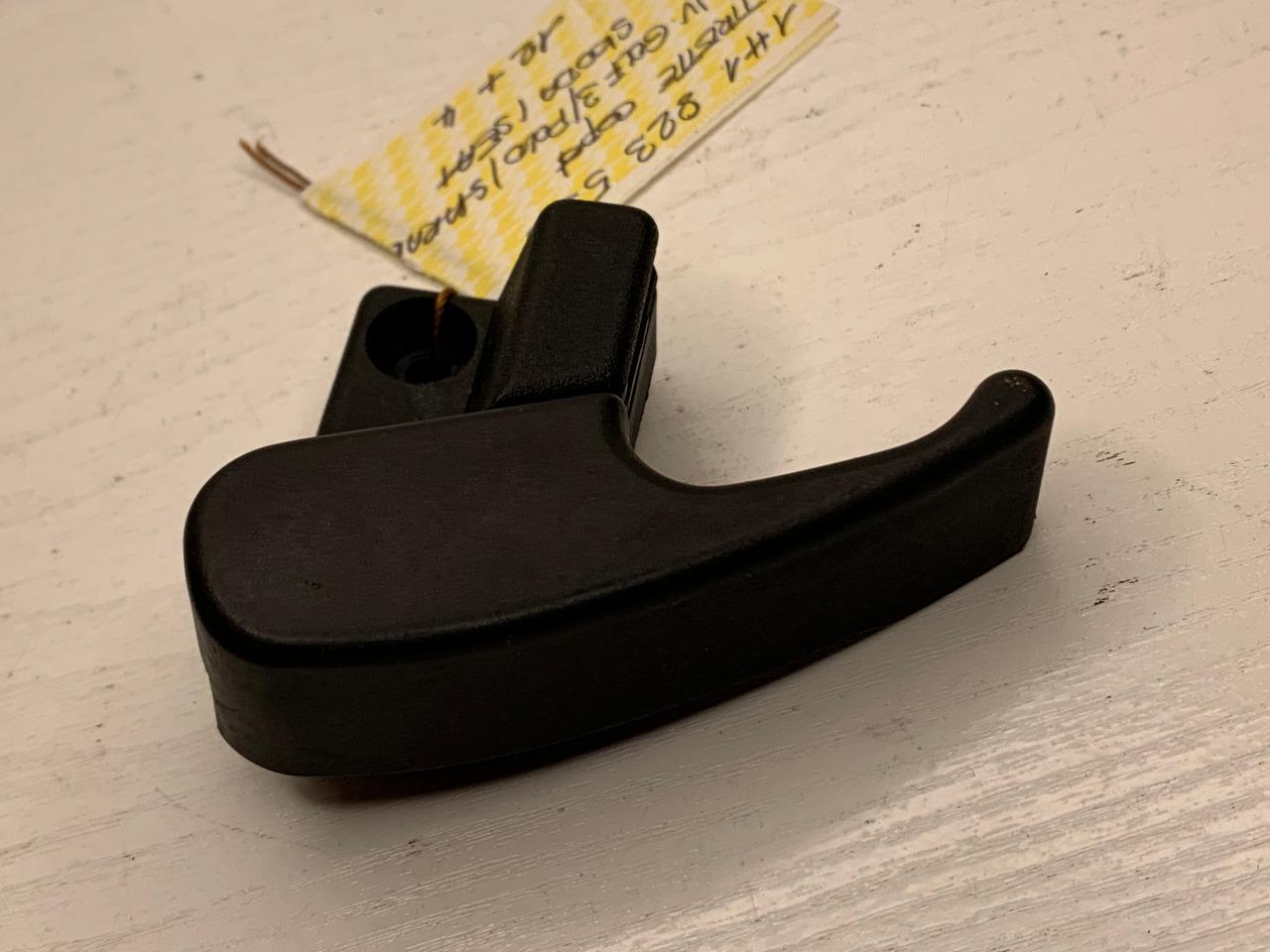 Tirette capot VOLKSWAGEN Golf 3/SEAT LesAnciennes.com