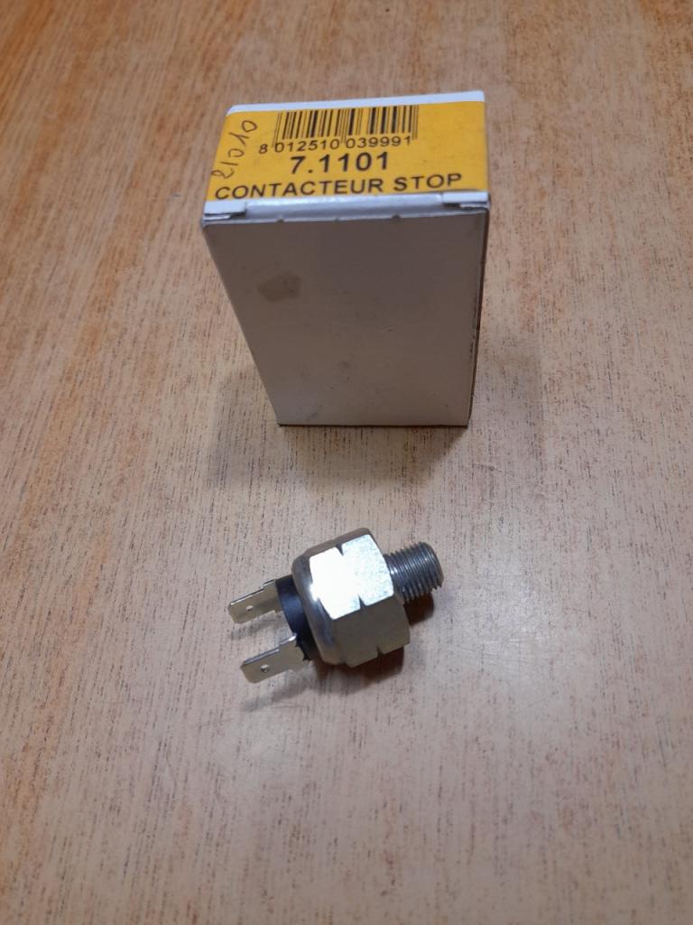 Contacteur feux Stop Fiat 500 Alfa Giulia 1750 LesAnciennes.com