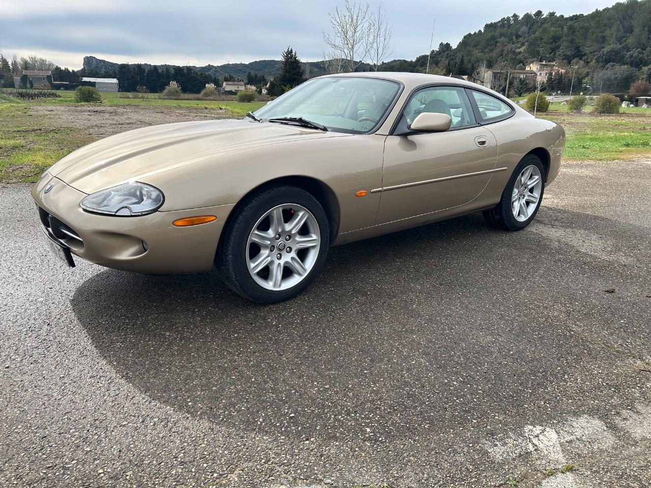 JAGUAR XK8 v8 4 litres Coupe - 1998 LesAnciennes.com