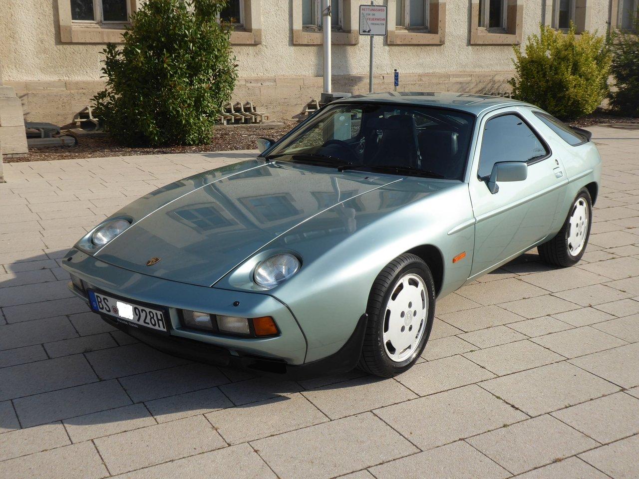 1985 Porsche 928 S LesAnciennes.com