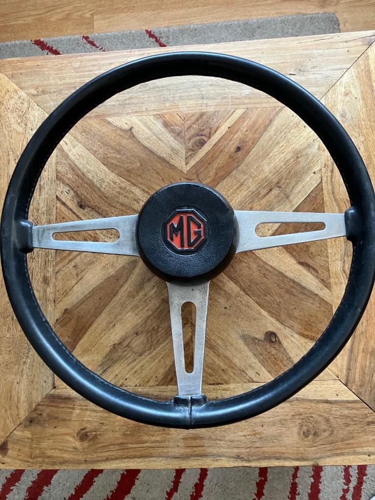 Volant MG MGB LesAnciennes.com