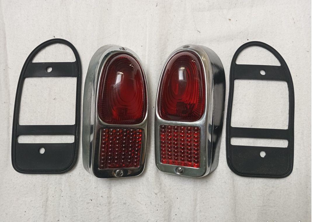 Feux arrière FERRAND spéciaux Peugeot 203 Cab etc LesAnciennes.com
